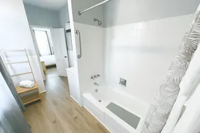 Spacious Victorian Loft - Image 4