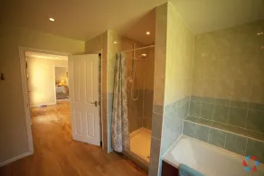 Large Detached Bungalow and Garden Within Village with pubs and shop - Image 3