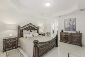Luxury condo with Beautiful Lake and Golf Course in Vineyards Community - Image 4