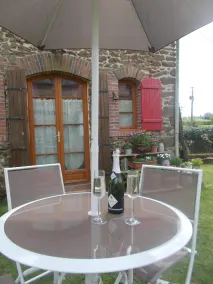 Intimate stone-built stable, suitable for couples in a rural setting - Image 5