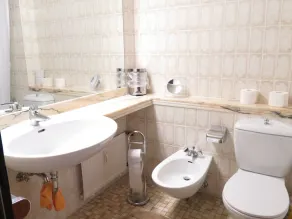 Ferienwohnung direkt am Kurpark mit Schwimmbad, Sauna und Restaurant im Haus. - Image 4