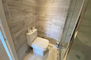 1-bed Unit 10 Minute Drive From Hellfire Caves - Image 2