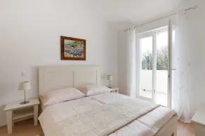 Villa mit Pool, Kinderspielplatz, ruhige Lage - TRAVELER Reiseburo Krk - 2161 - Image 5