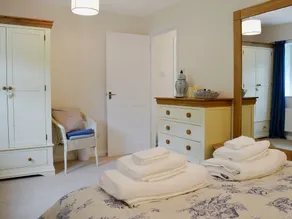 1 bedroom accommodation in Corsham - Image 4