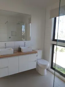 Stunning water views; relaxed coastal atmosphere; multiple entertaining areas  - Image 2