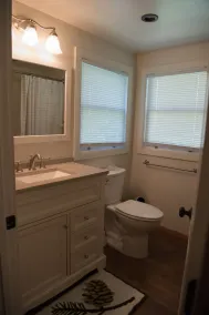 Charming Cabin with Lake Membership Walkable to Town - Image 2