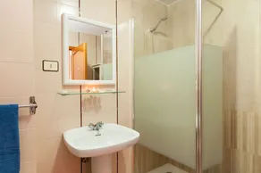 Kasa apartment, one step away from Las Canteras beach. - Image 4