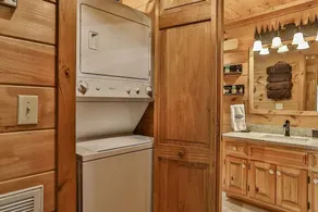 Cabin with terrace, BBQ & hot tub | River view - Image 2