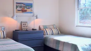 House at the beach, the sounds of waves on the breeze - Image 4