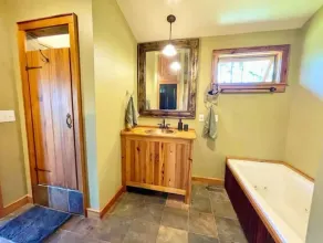 Unique Cypress cottage, close to Charlottesville with mountain views. - Image 4