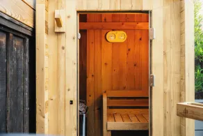 Opdateret Historic Home w / Hot Tub & Private Deck. En blok til stranden og centrum! - Image 2
