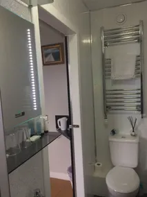 FANTASTISKE VISNINGER !! Kyle. 1 km til Isle of Skye!  En-suite, roligt område. Sæt tv. - Image 3