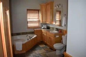 Spacious 3-Story Home, 4 bedrooms, Sleeps 12, Easy Trailer Parking - Image 4