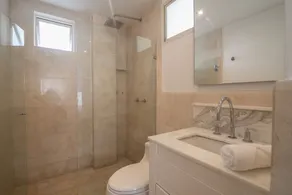Charming 3 Bedroom in the Old CIty - Image 3