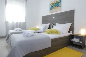 Comfort Apartment with Pool and Terrace - Image 5