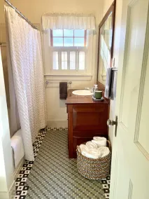 Classy home w/ deck & fenced yard only 2 blocks from the fairgrounds!! - Image 3