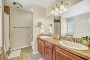 Stunning NEW 4 bed 3 bath home, Spacious and clean - Image 4