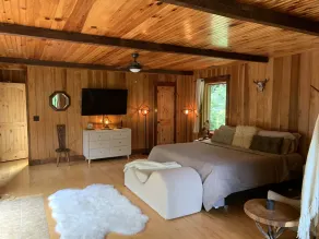 Cabin By The Falls - Image 4