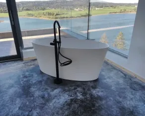 Modern apartment with lake view - Image 2