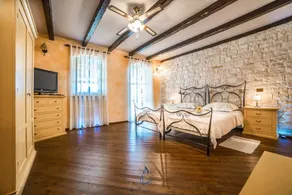 Luxuriöse 4-Schlafzimmer-Villa mit Pool, eigener Sauna und atemberaubendem Meer- und Waldblick - Image 5