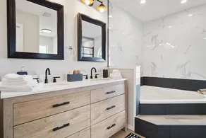 Casa Canal Waterfront Heated Pool & Spa Retreat - Image 3