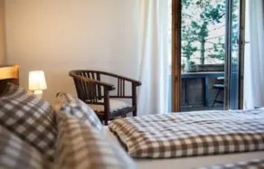 Surrounded by meadows, panoramic view, sunny balconies, quiet central location - Image 4