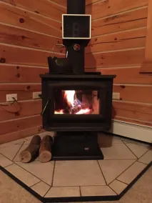 Charming Log Cabin with Wood Burning Fireplace – 1 mile from Downtown Hayward - Image 2