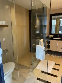 Spacious 2 Bedroom Penthouse Apt,50Mbps, Pool, Gym - Image 2