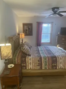 Cabin in Country close to Lake w Hot Tub. - Image 3
