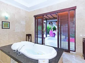 Unforgetable Romantic Pool Villa In Kuta - Image 3