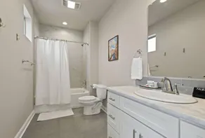 Crawfish House - Image 4