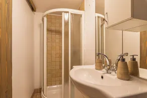 Vineyard Cottage Skatlar - Image 2