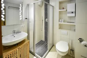 HZ09 - Box seat with sea view: 3-room vacation apartment right on the beach - Image 3