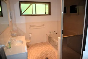 6 Depot Beach Road Beach House - Image 2