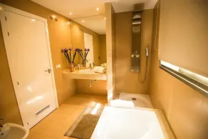 Elegante Villa mit privatem Pool und Ozeanblick - Image 2