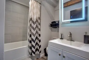4 BD Entire House Located Close to Downtown and Little Italy! - Image 4