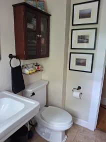 2nd Floor Apartment 5 minutes to the subway to Boston & Cambridge. - Image 3