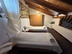 Maison traditionnelle sur la colline de Kefala à côté de la plage de sable de Réthymnon et Gerani - Image 2