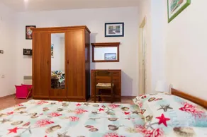 Holiday apartment with air conditioning and sea view - Image 5