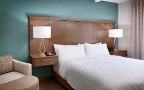 King Suite. Free Breakfast. Pool & Hot Tub. Gym. Great for Business Travelers! - Image 5