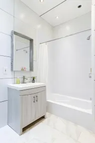 SPACIOUS GARDEN OASIS IN THE HEART OF DC! WALKABLE TO IT ALL! - Image 2