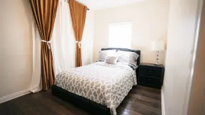 Paradise Home in Compton - Image 4