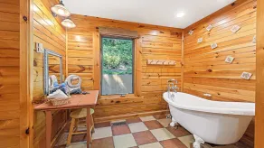 Log Home, Smoky Mtn VIEWS, Hot Tub, Game Room. 4wd req. November-april - Image 4
