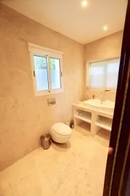 Hilltop Jacuzzi House - Image 5