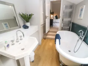 BELMONT, family friendly, country holiday cottage in Newlyn - Image 4