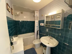 5-room duplex with balcony 30m from the beach - 7 sleeps, pets allowed, wifi and parking - Image 2