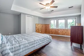 7 bedrooms, 2 kitchens, large deck overlooking lakefront cottage. Max 14 persons - Image 4