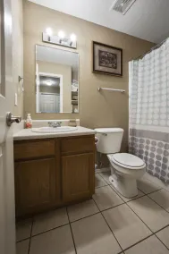 Cheerful 2 Bedrooms 2 Full Bathrooms Duplex - Image 4