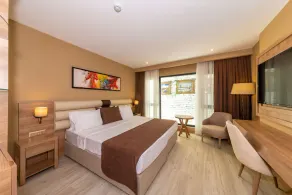STANDARD ROOM AT 38 HOTEL - Image 3