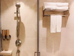UHOME Executive Apartments - Image 4